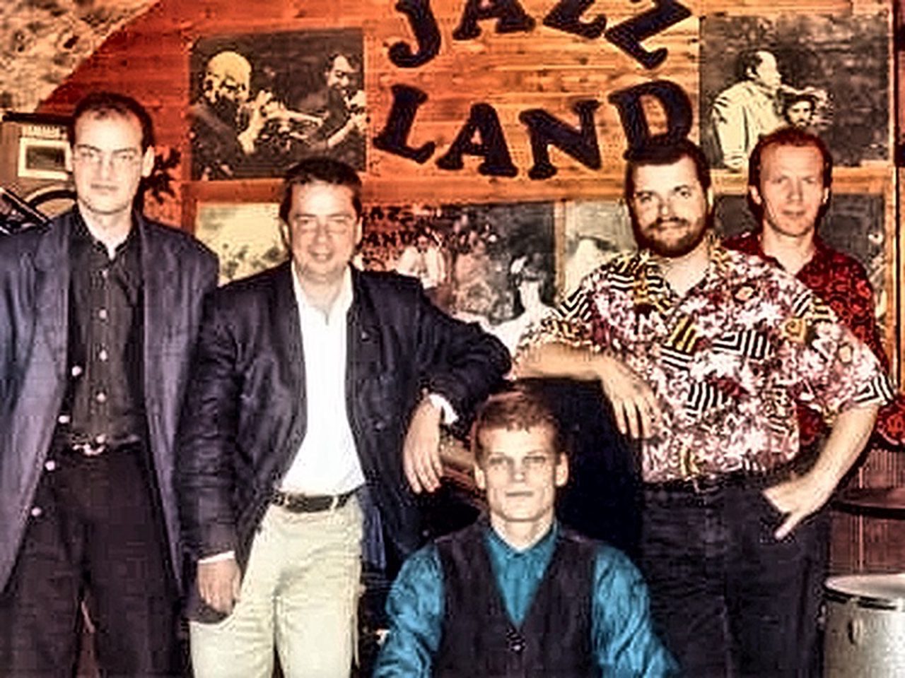 Frank Muschalle, Martin Pyrker, Tibor Grasser, Daniel Gugolz und Peter Müller posieren für das Cover von „Great Boogie Woogie News“